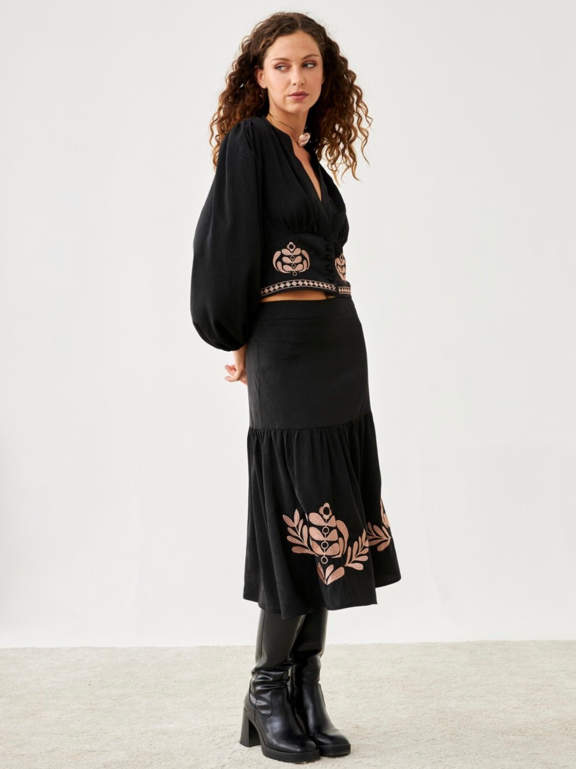 Falda midi con bordado de floral NAÏF - Little MooN