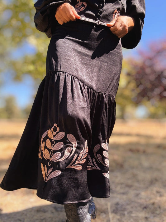 Falda midi con bordado de floral NAÏF - Little MooN