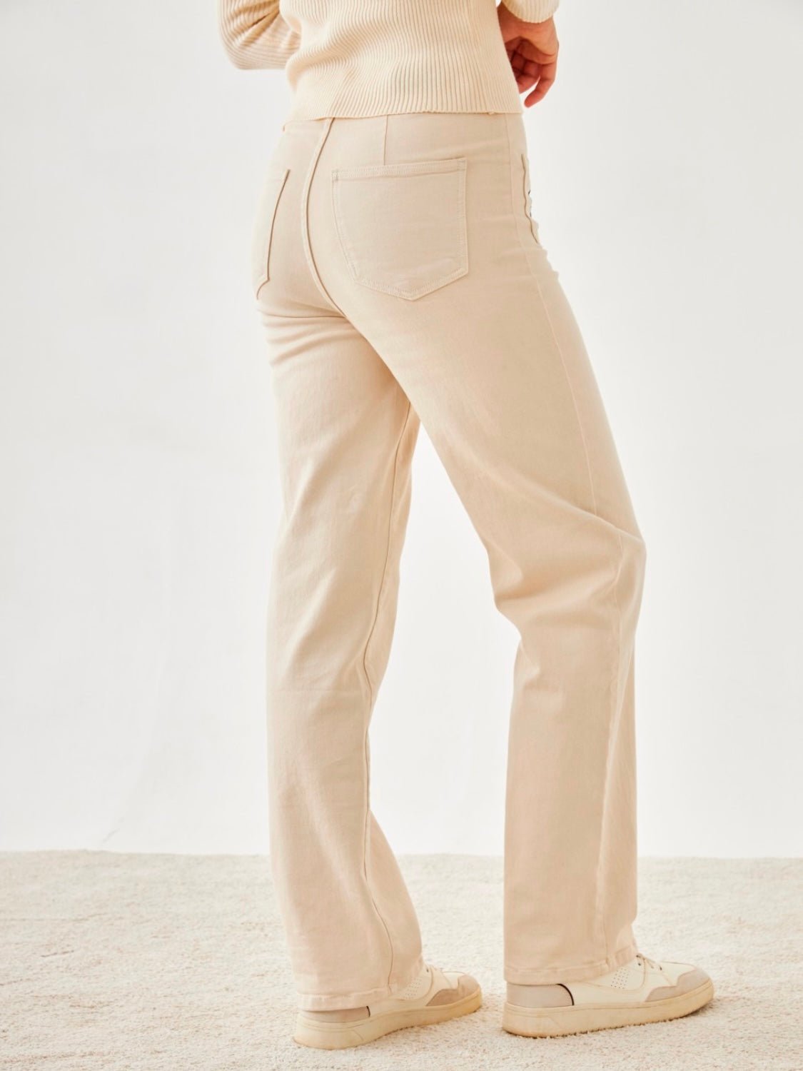 Pantalón elástico tipo jeans con flor VOLANS - Little MooN