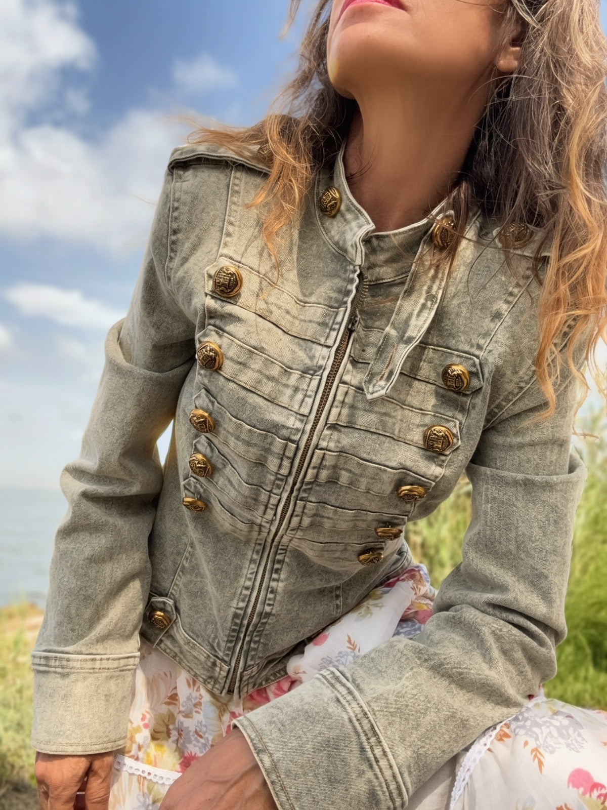 Chaqueta elastica tipo militar con botones 