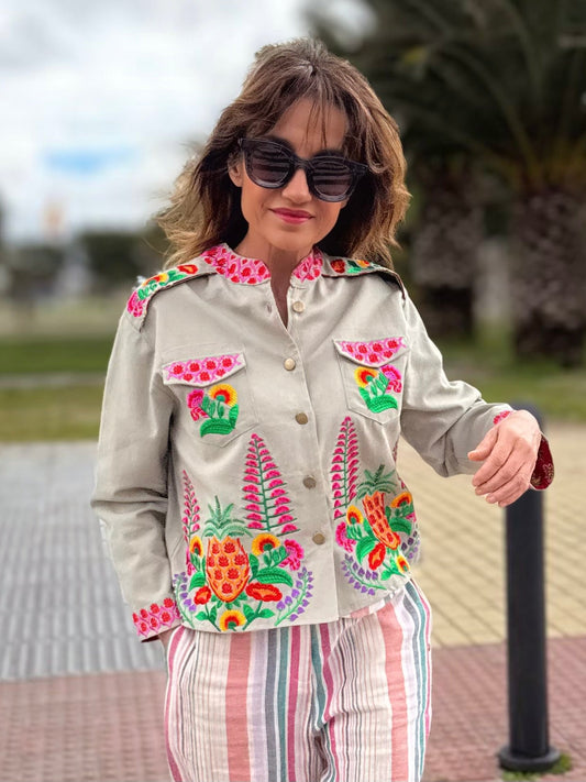 Chaqueta bordada tipo militar