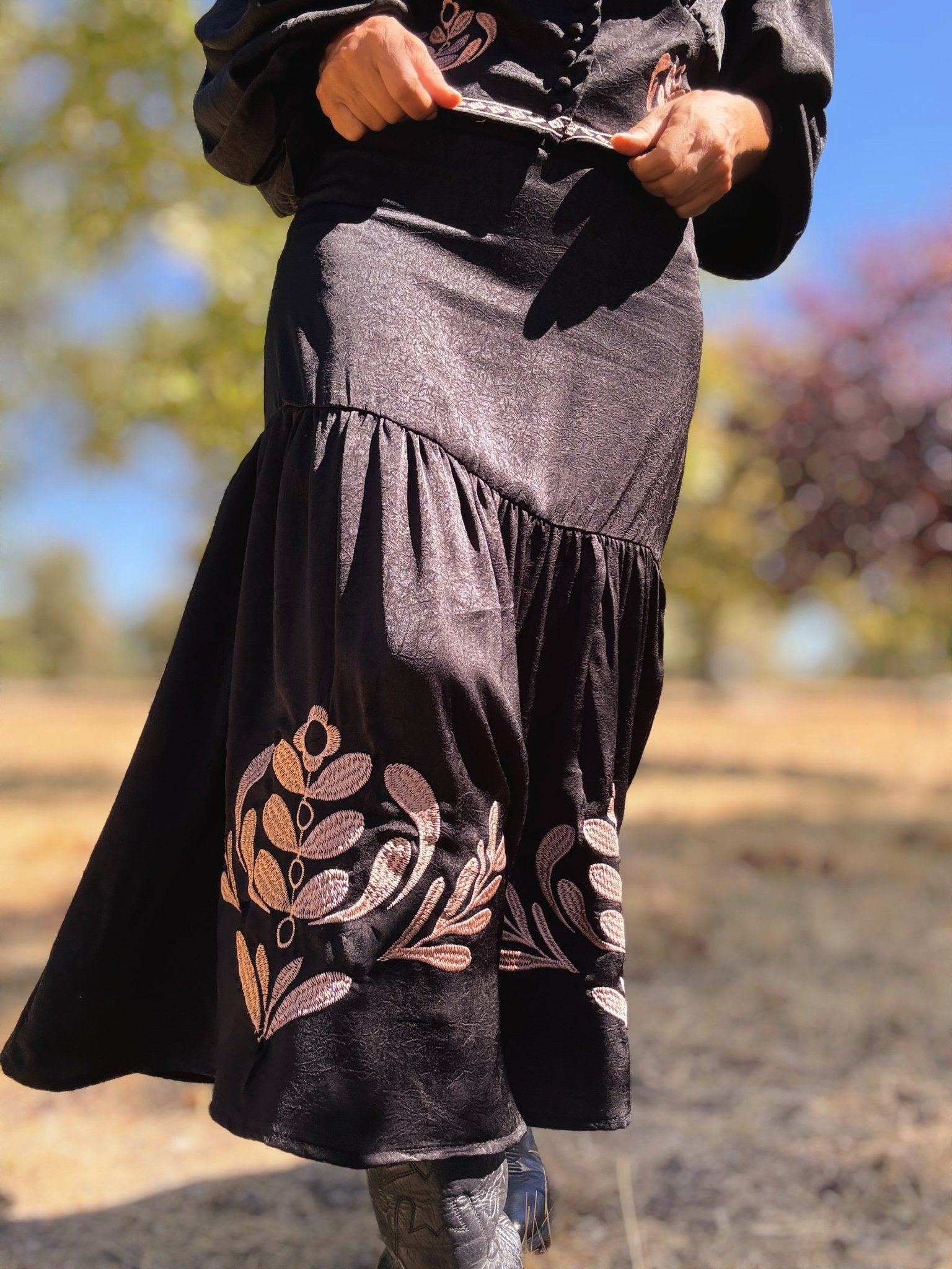 Falda midi con bordado de floral NAÏF - Little MooN